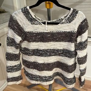 Free people crew neck sweater. Used condition but still so cute. Cream colored.